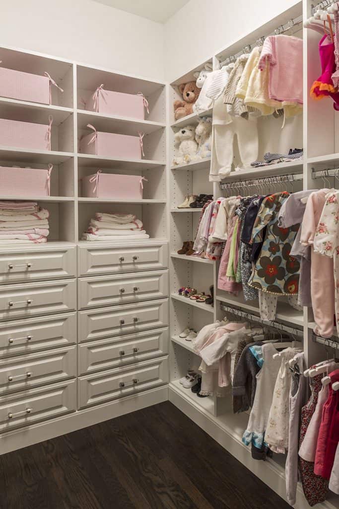 Practical Walk-in Closet for Kids (by. deringhall.com)