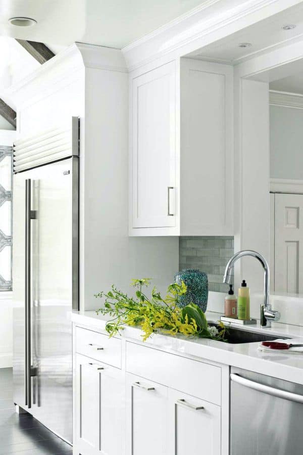 Glossy White Kitchen (by. housebeautiful.com)