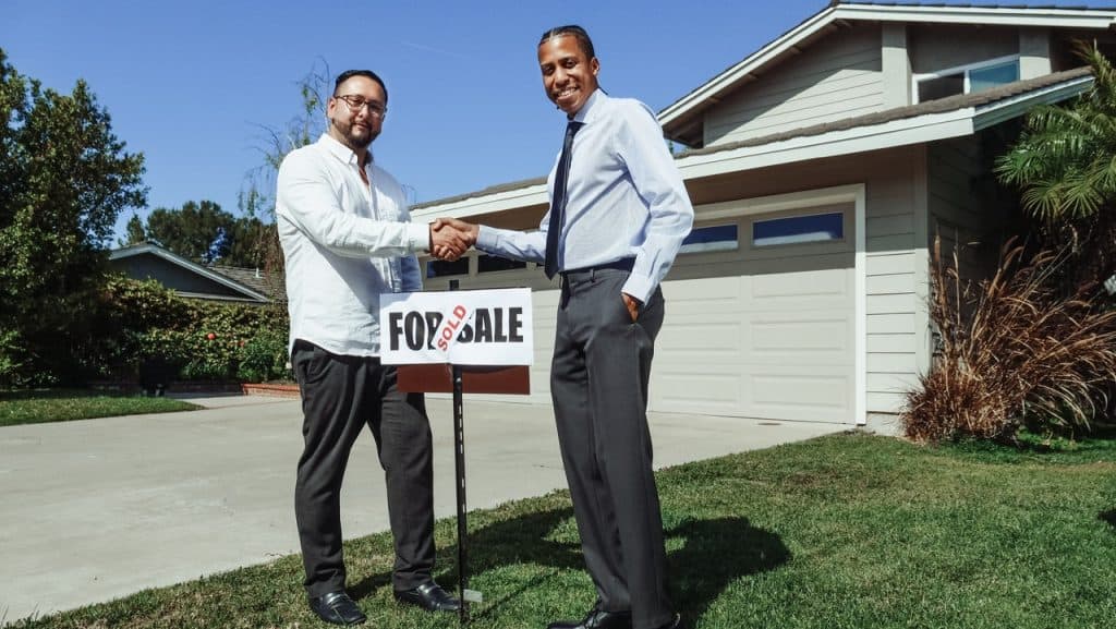 How best to sell a house: through an agency or directly