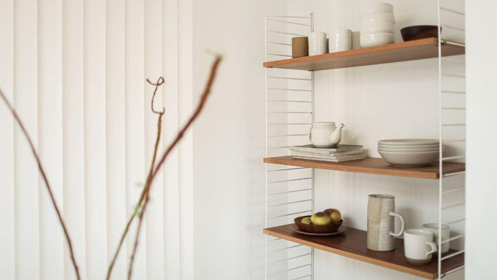 Utilising vertical space through wall-mounted shelves