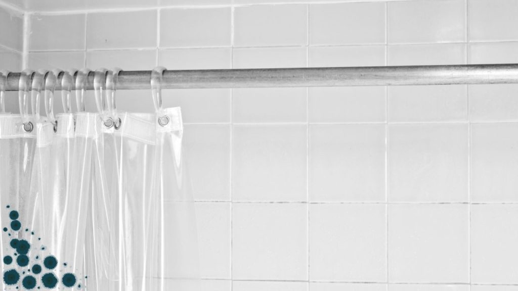 Causes of Mold and Mildew on Shower Curtains