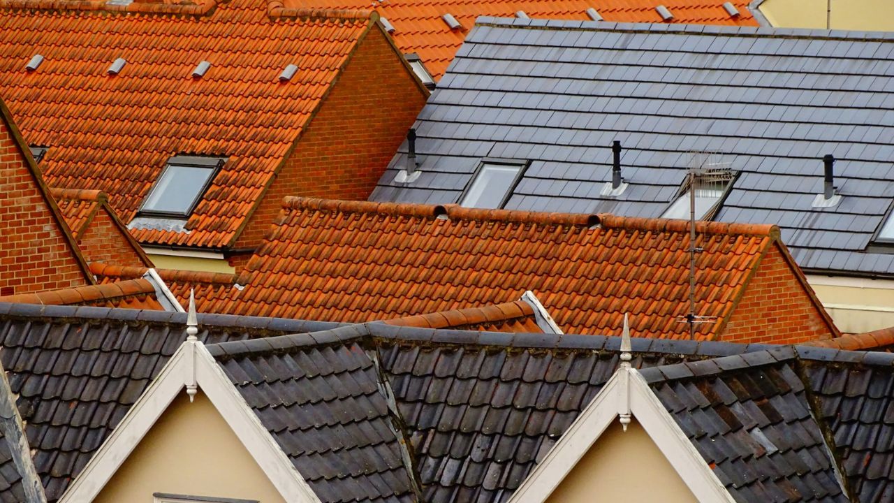 Signs That You Need to Replace Your Roofing