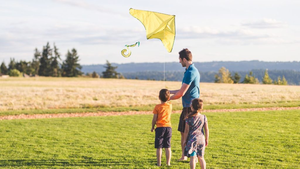 kids Fly a Kite