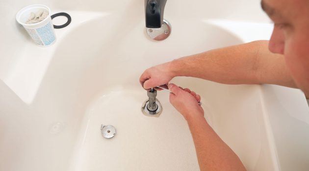 How to Clean Sand from a Bathtub Drain