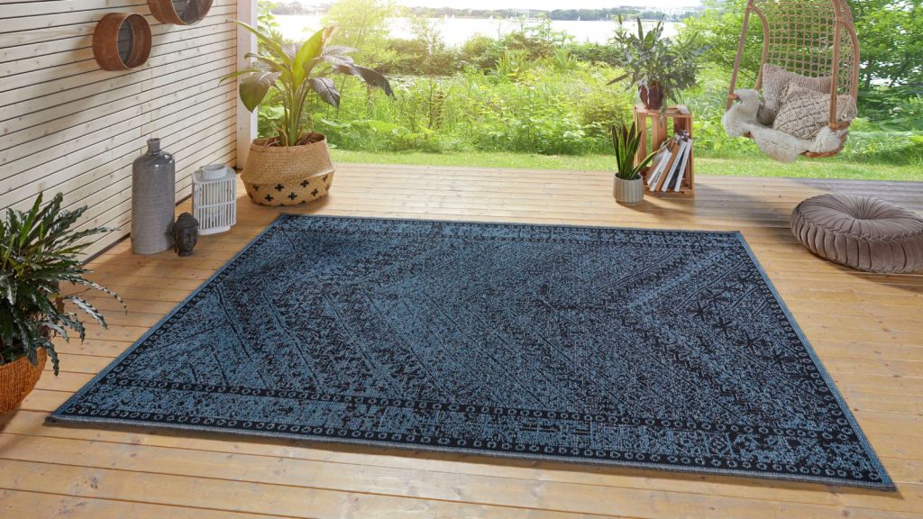 Choosing the Right Material for Your Outdoor Rug