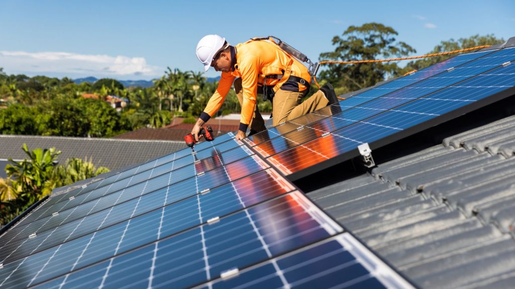 Demystifying Solar Panel Technology: A Beginner?s Guide to How it Works